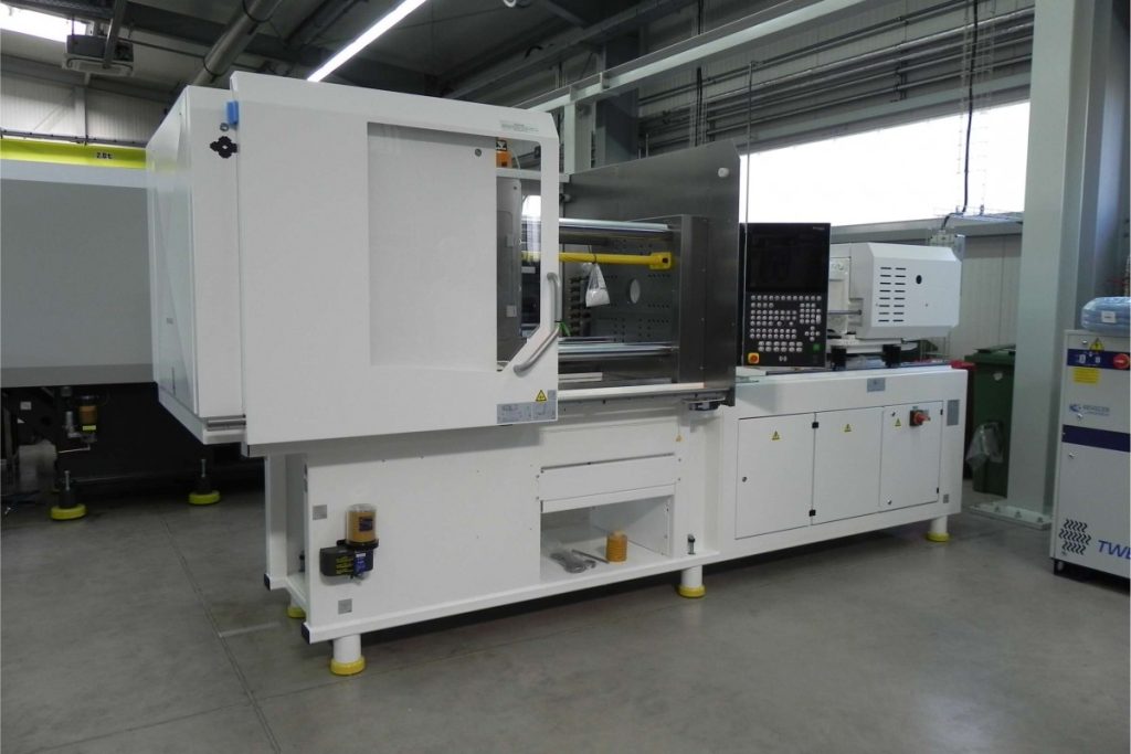 قالب‌گیری بادی چندلایه | اکستروژن بادی|قالب‌گیری پلاستیک| تولید ظروف پلاستیکی| ماشین قالب‌گیری بادی| بطری چندلایه